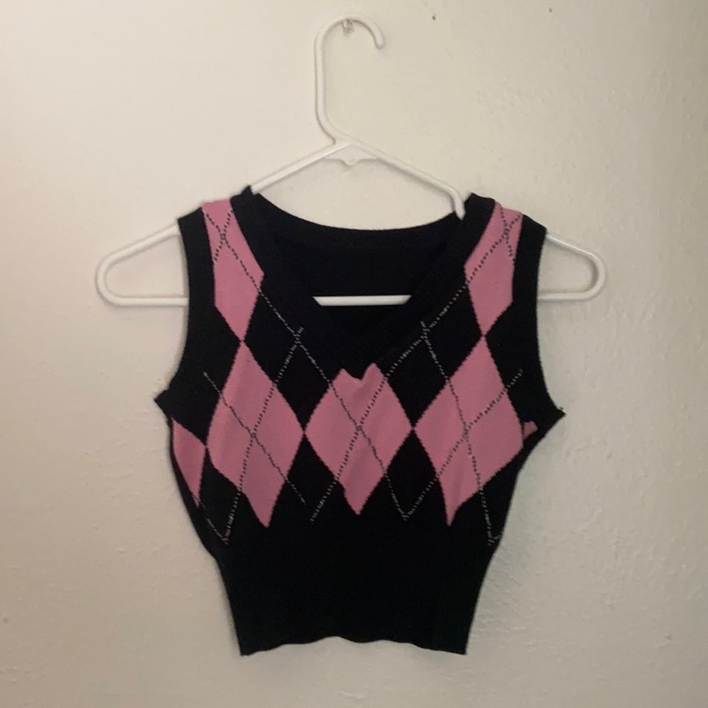 Sweater vest 💗🖤